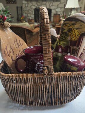 🧺Holiday Gift Basket Bundle w/Mug, Oven Mitts, Burberry Candle and Cheese Board